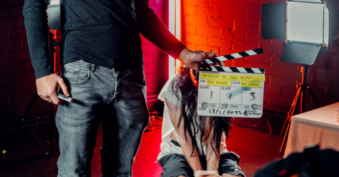 How to use a clapperboard - A simple guide