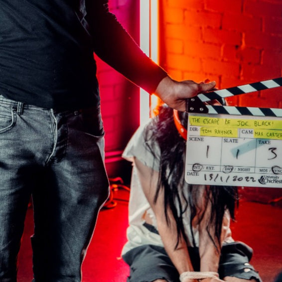 How to use a clapperboard - A simple guide